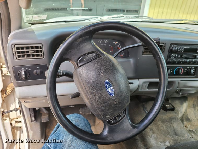 image for item FX9509 2003 Ford F450 Super Duty flatbed truck