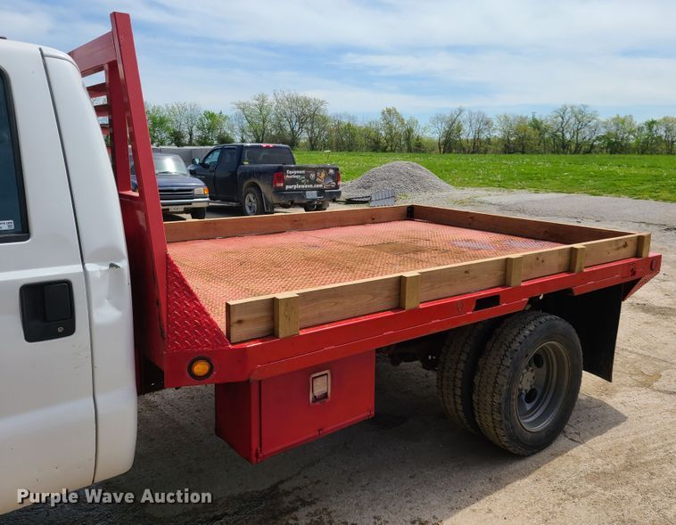 image for item FX9509 2003 Ford F450 Super Duty flatbed truck