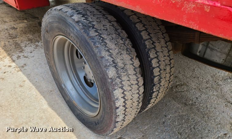 image for item FX9509 2003 Ford F450 Super Duty flatbed truck