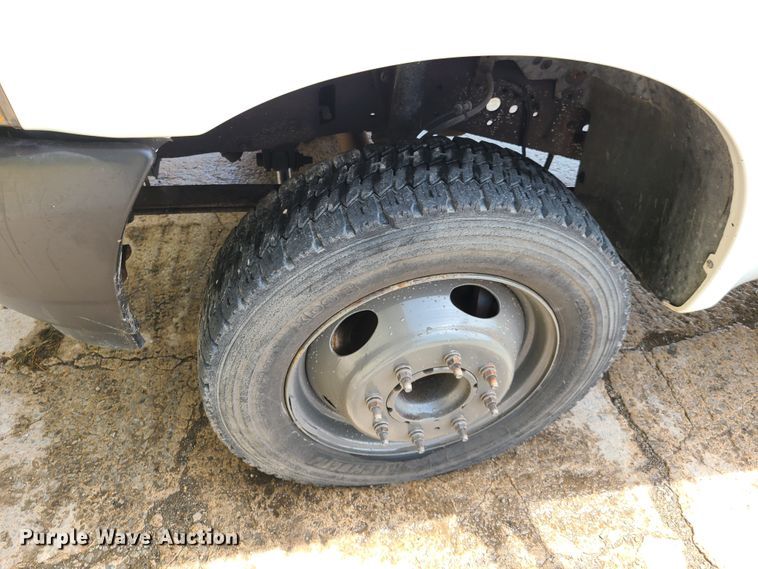 image for item FX9509 2003 Ford F450 Super Duty flatbed truck