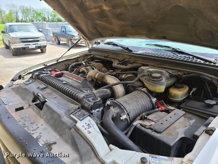 image for item FX9509 2003 Ford F450 Super Duty flatbed truck