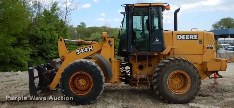 image for item GB9992 2003 John Deere 544H  wheel loader