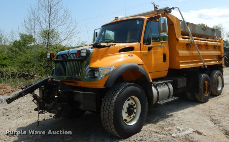image for item GB9993 2005 International 7600  dump truck