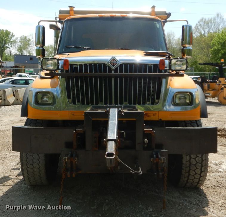 image for item GB9993 2005 International 7600  dump truck