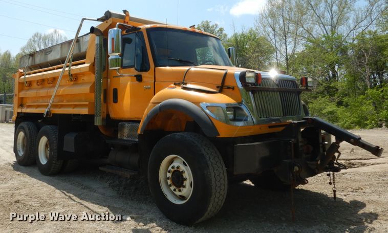 image for item GB9993 2005 International 7600  dump truck