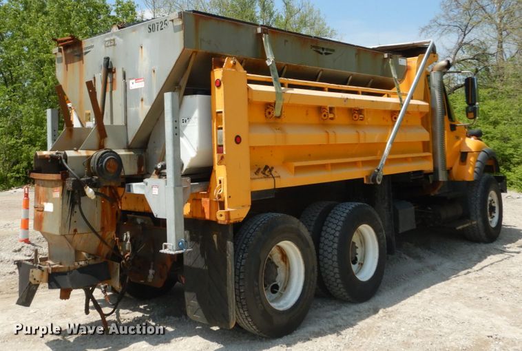 image for item GB9993 2005 International 7600  dump truck