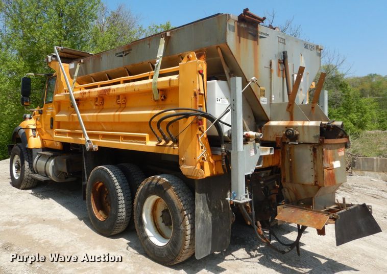 image for item GB9993 2005 International 7600  dump truck