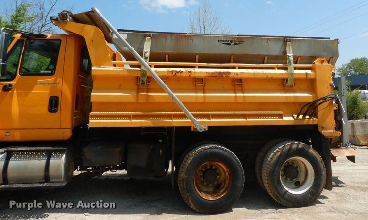 image for item GB9993 2005 International 7600  dump truck