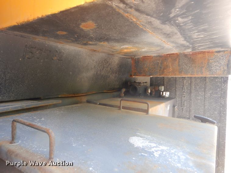 image for item GB9993 2005 International 7600  dump truck