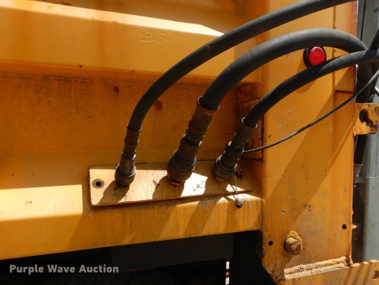 image for item GB9993 2005 International 7600  dump truck