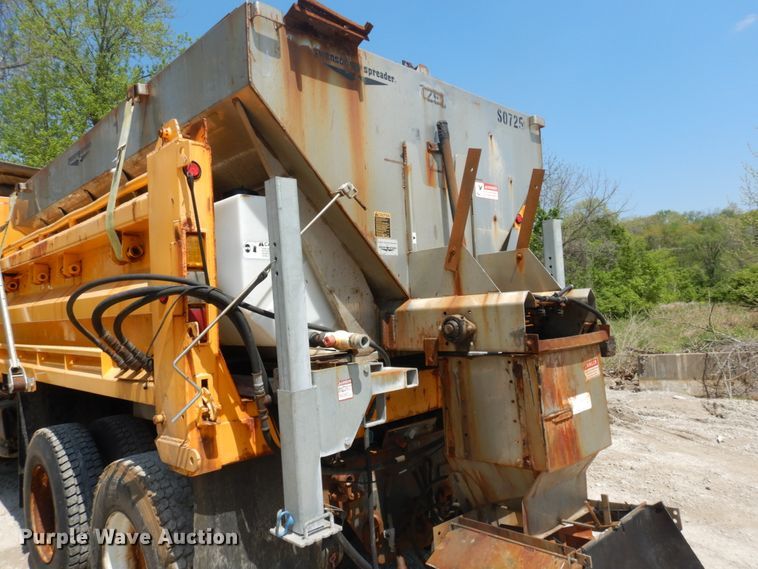 image for item GB9993 2005 International 7600  dump truck