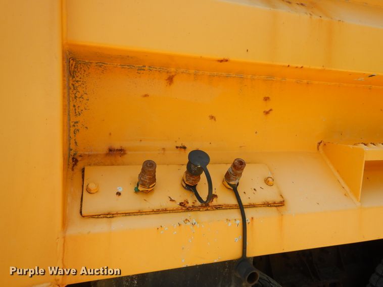 image for item GB9993 2005 International 7600  dump truck