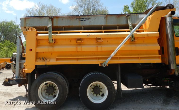 image for item GB9993 2005 International 7600  dump truck