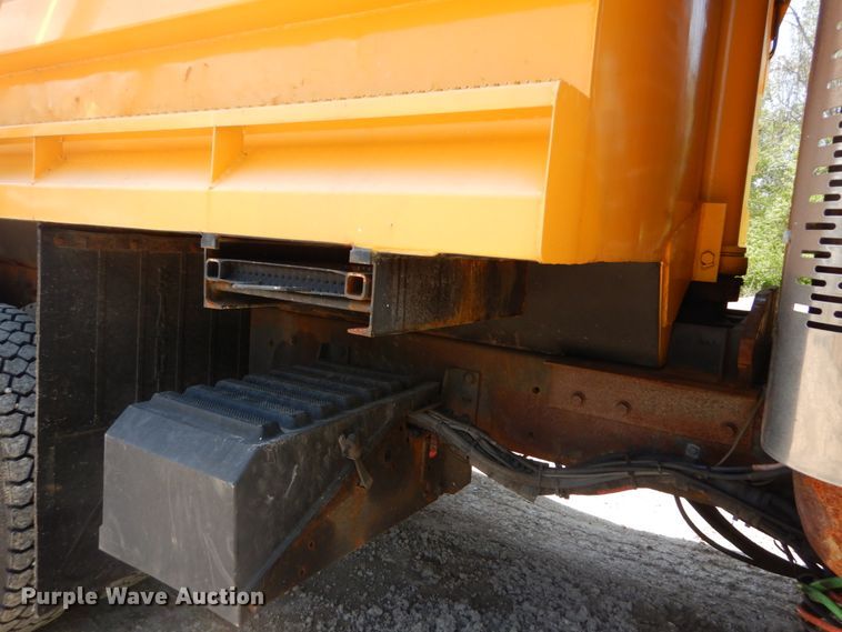 image for item GB9993 2005 International 7600  dump truck