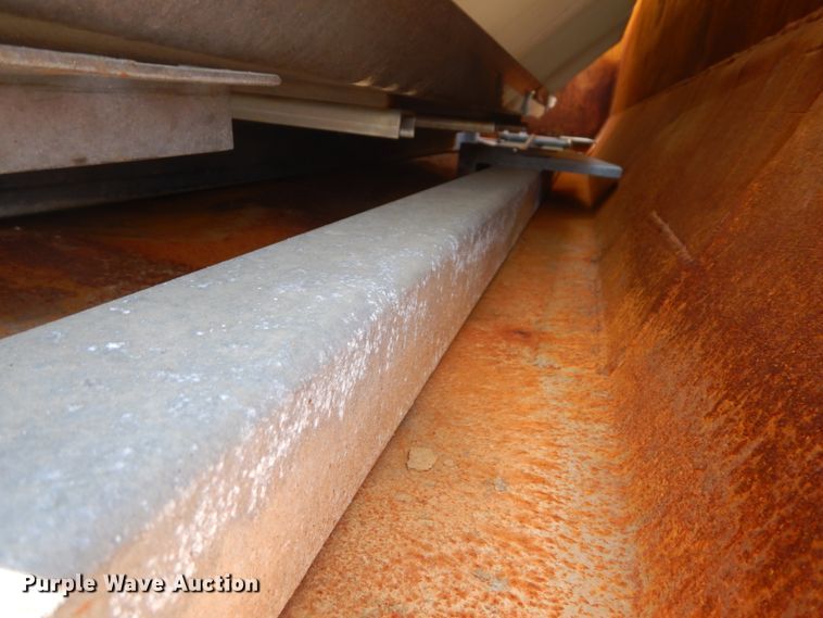 image for item GB9993 2005 International 7600  dump truck