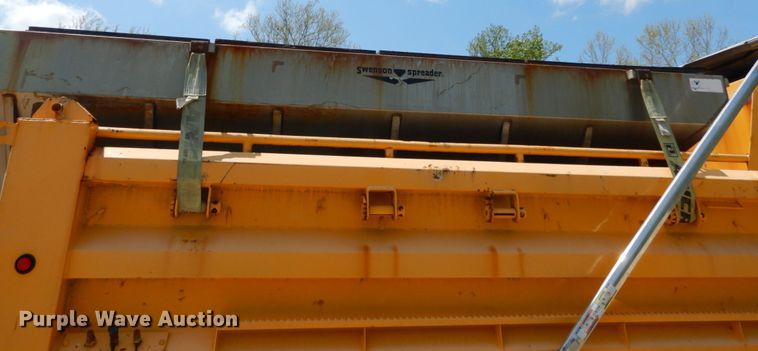 image for item GB9993 2005 International 7600  dump truck