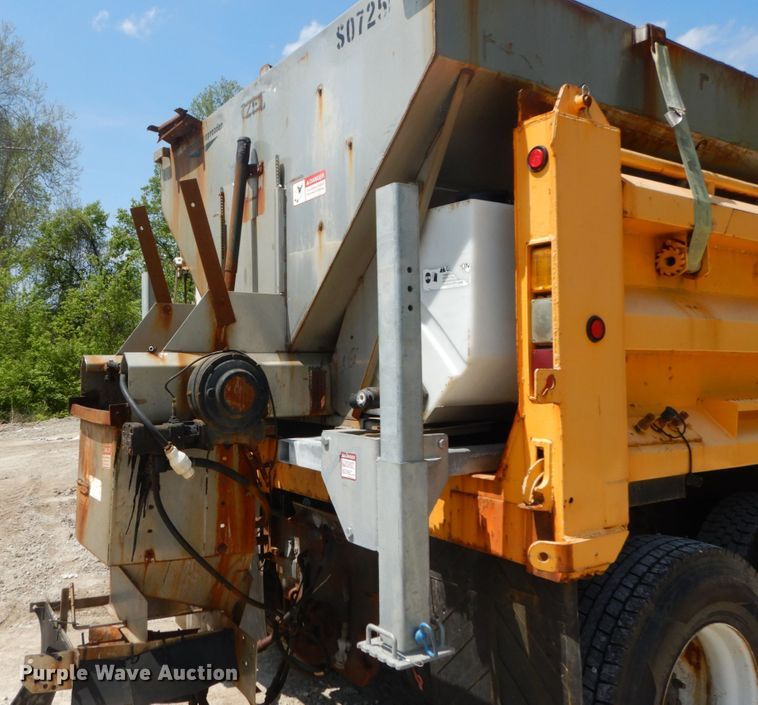 image for item GB9993 2005 International 7600  dump truck