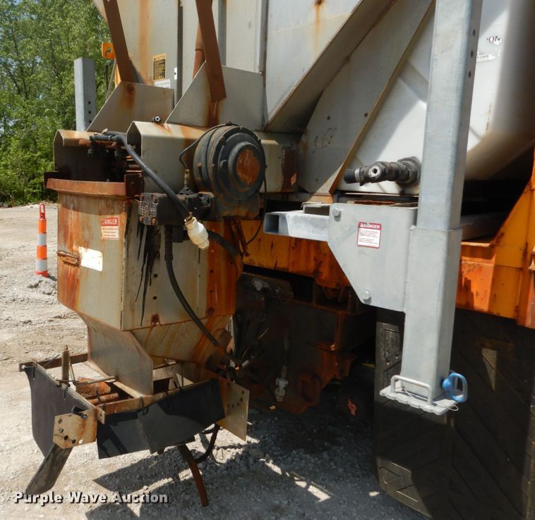 image for item GB9993 2005 International 7600  dump truck