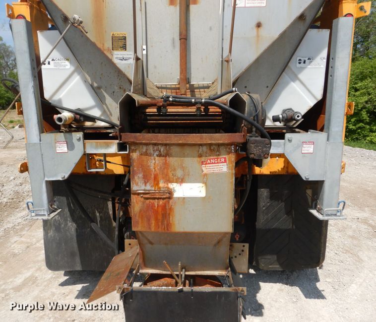 image for item GB9993 2005 International 7600  dump truck