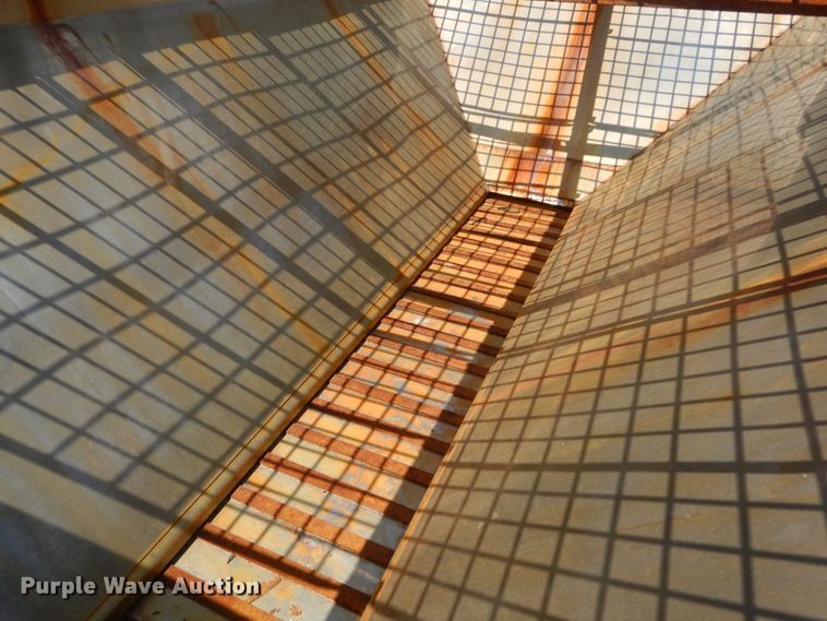 image for item GB9993 2005 International 7600  dump truck