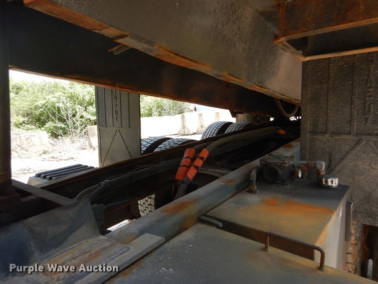 image for item GB9993 2005 International 7600  dump truck