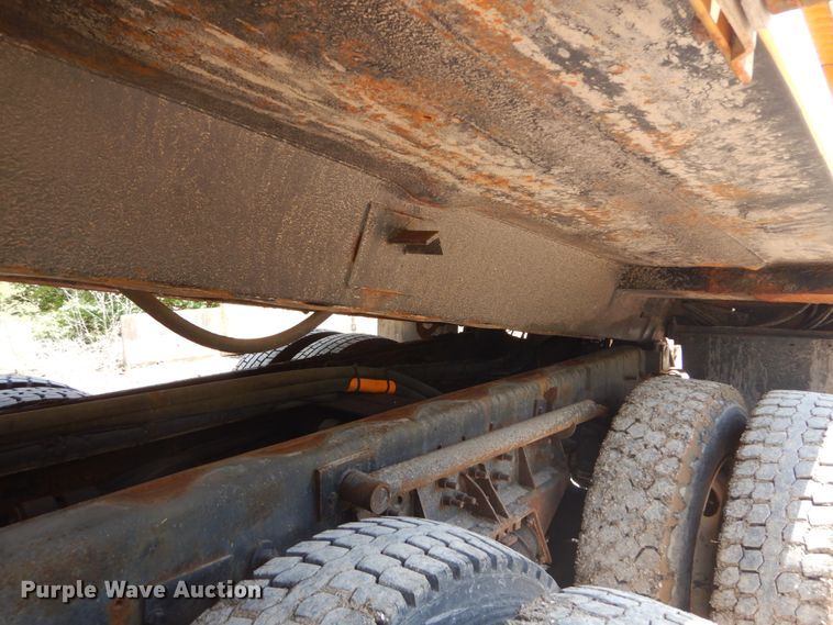 image for item GB9993 2005 International 7600  dump truck