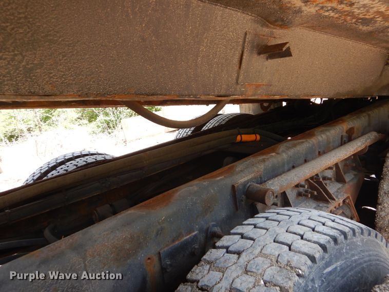 image for item GB9993 2005 International 7600  dump truck