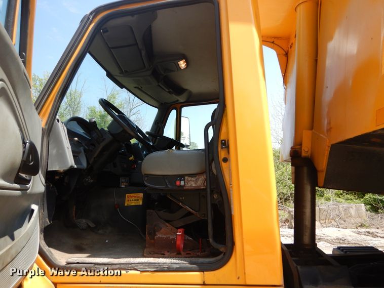image for item GB9993 2005 International 7600  dump truck