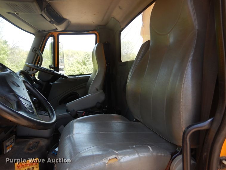 image for item GB9993 2005 International 7600  dump truck