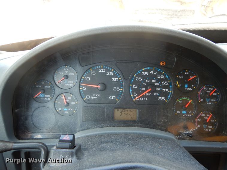 image for item GB9993 2005 International 7600  dump truck