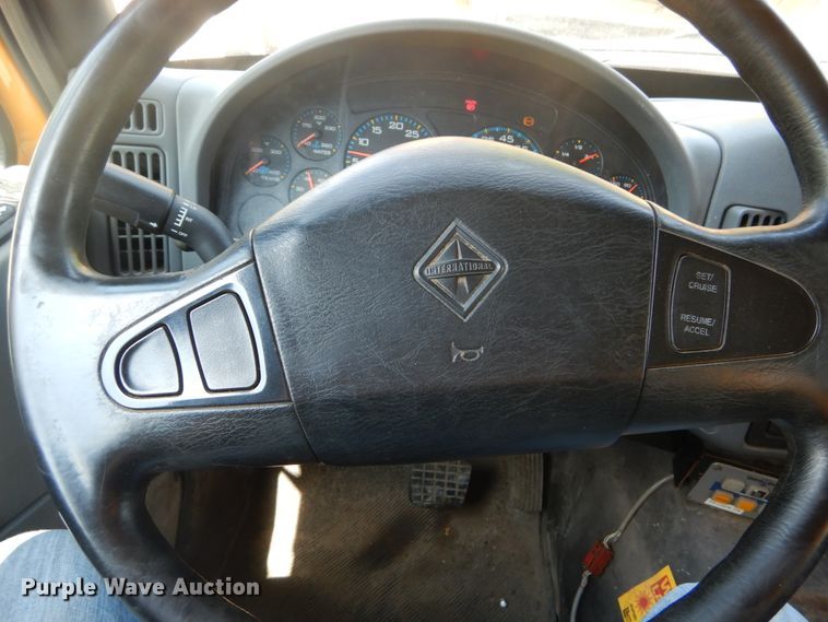 image for item GB9993 2005 International 7600  dump truck