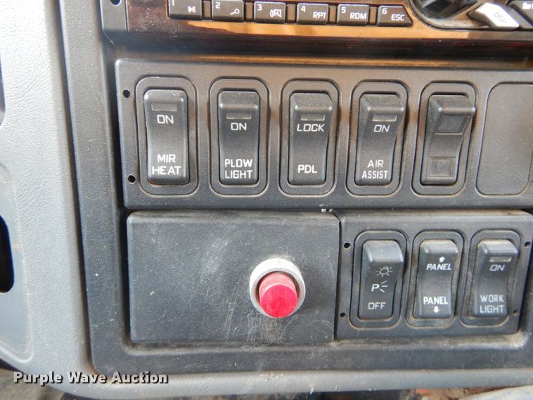 image for item GB9993 2005 International 7600  dump truck