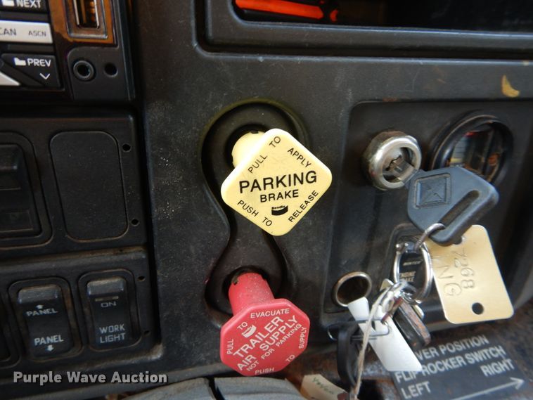 image for item GB9993 2005 International 7600  dump truck