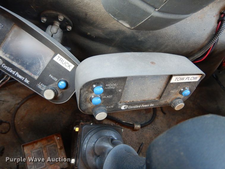 image for item GB9993 2005 International 7600  dump truck