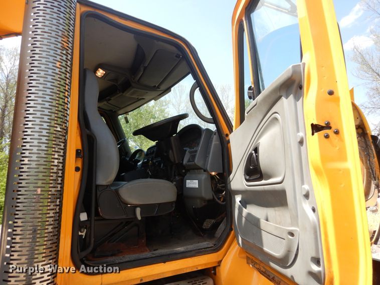 image for item GB9993 2005 International 7600  dump truck