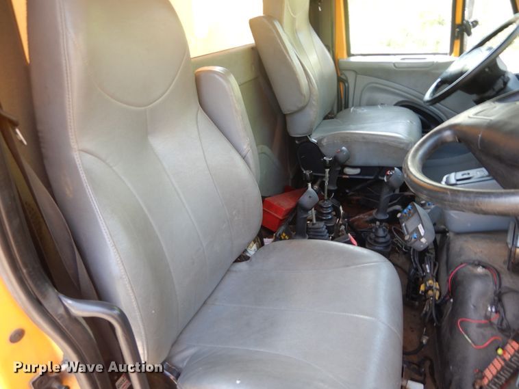 image for item GB9993 2005 International 7600  dump truck