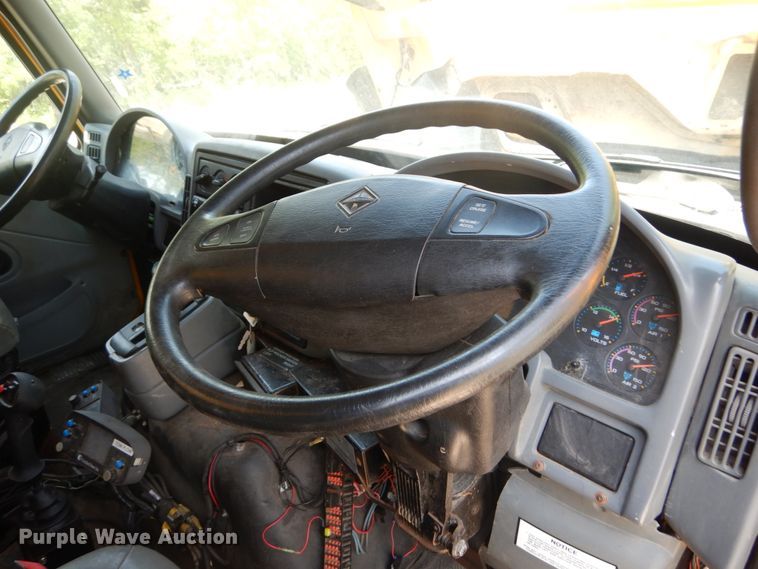 image for item GB9993 2005 International 7600  dump truck