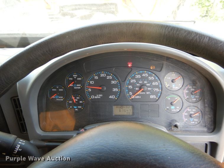 image for item GB9993 2005 International 7600  dump truck