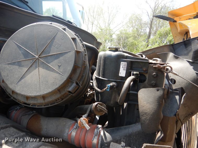 image for item GB9993 2005 International 7600  dump truck