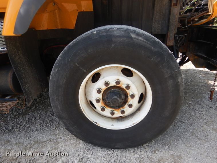 image for item GB9993 2005 International 7600  dump truck