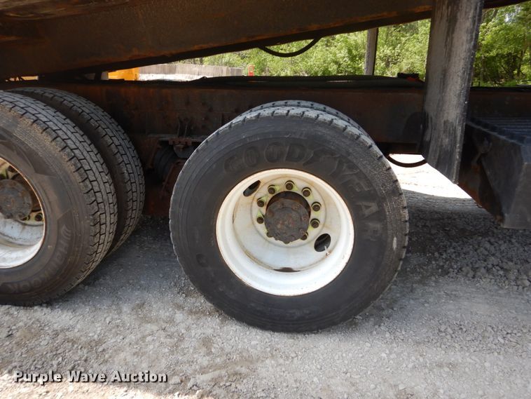 image for item GB9993 2005 International 7600  dump truck