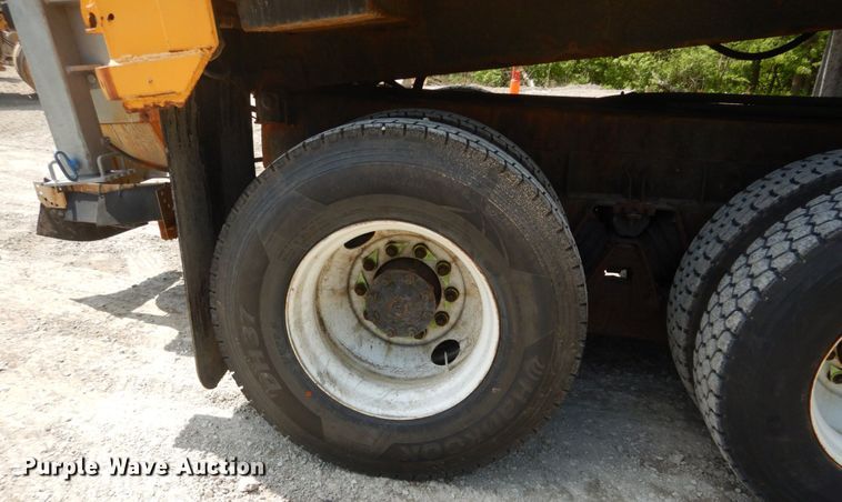 image for item GB9993 2005 International 7600  dump truck