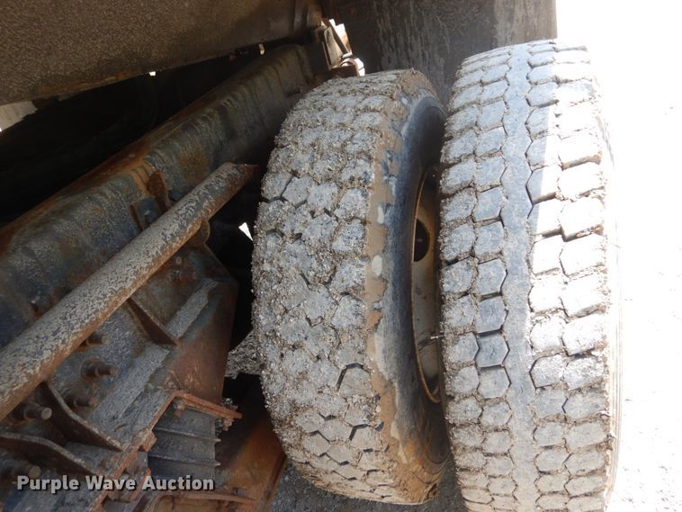 image for item GB9993 2005 International 7600  dump truck