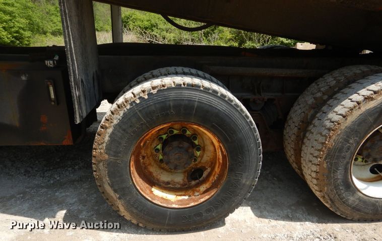 image for item GB9993 2005 International 7600  dump truck