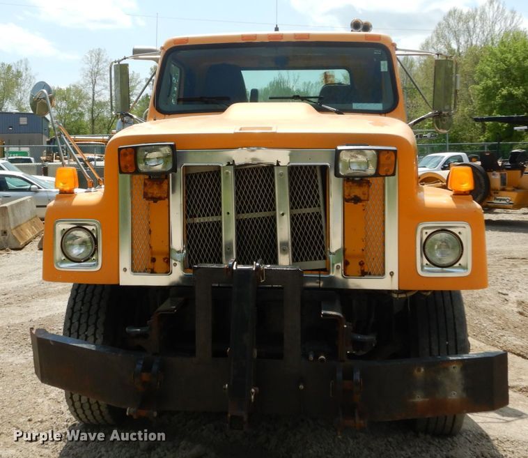 image for item GB9995 2002 International 2554  truck cab and chassis