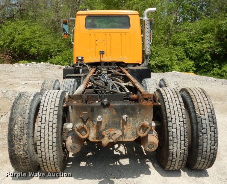 image for item GB9995 2002 International 2554  truck cab and chassis