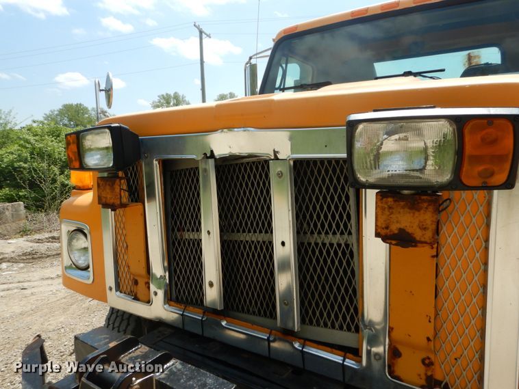 image for item GB9995 2002 International 2554  truck cab and chassis