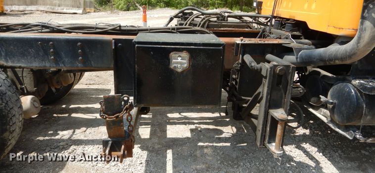 image for item GB9995 2002 International 2554  truck cab and chassis