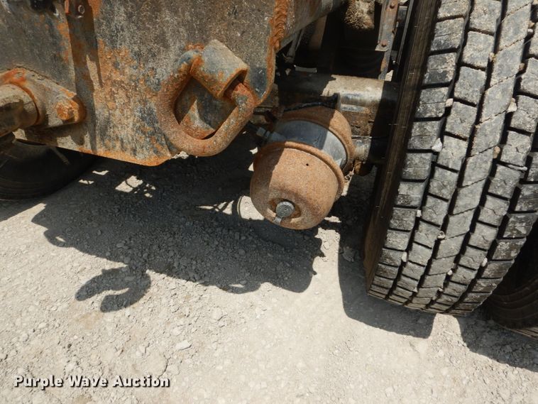 image for item GB9995 2002 International 2554  truck cab and chassis