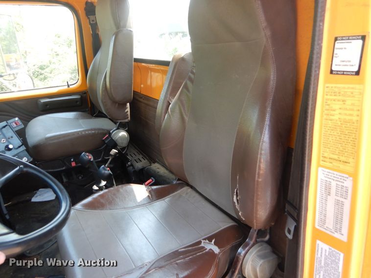 image for item GB9995 2002 International 2554  truck cab and chassis